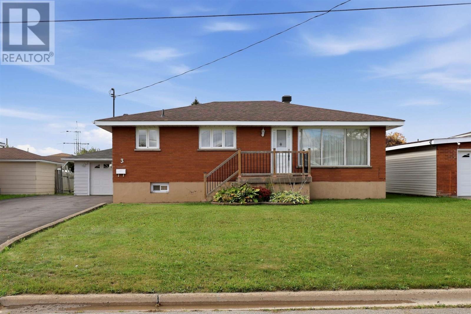 3 Dawson Ave — photo 37