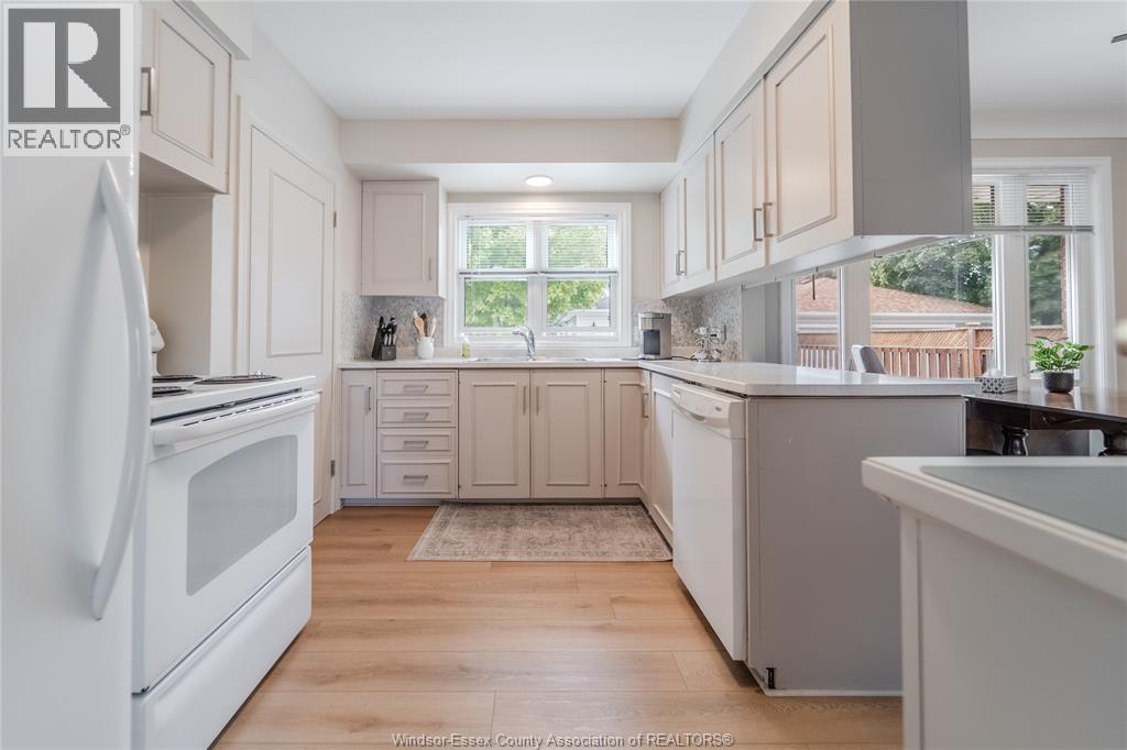 1049 BUCKINGHAM ROAD, Windsor — photo 12