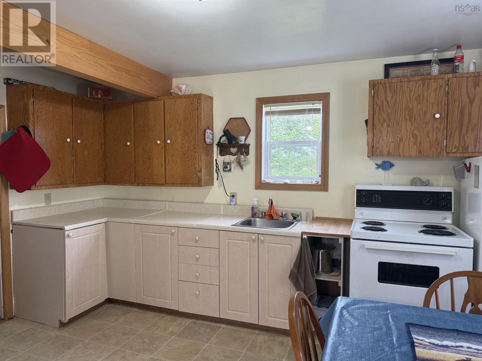 186 PORT BICKERTON VILLAGE Road - 10