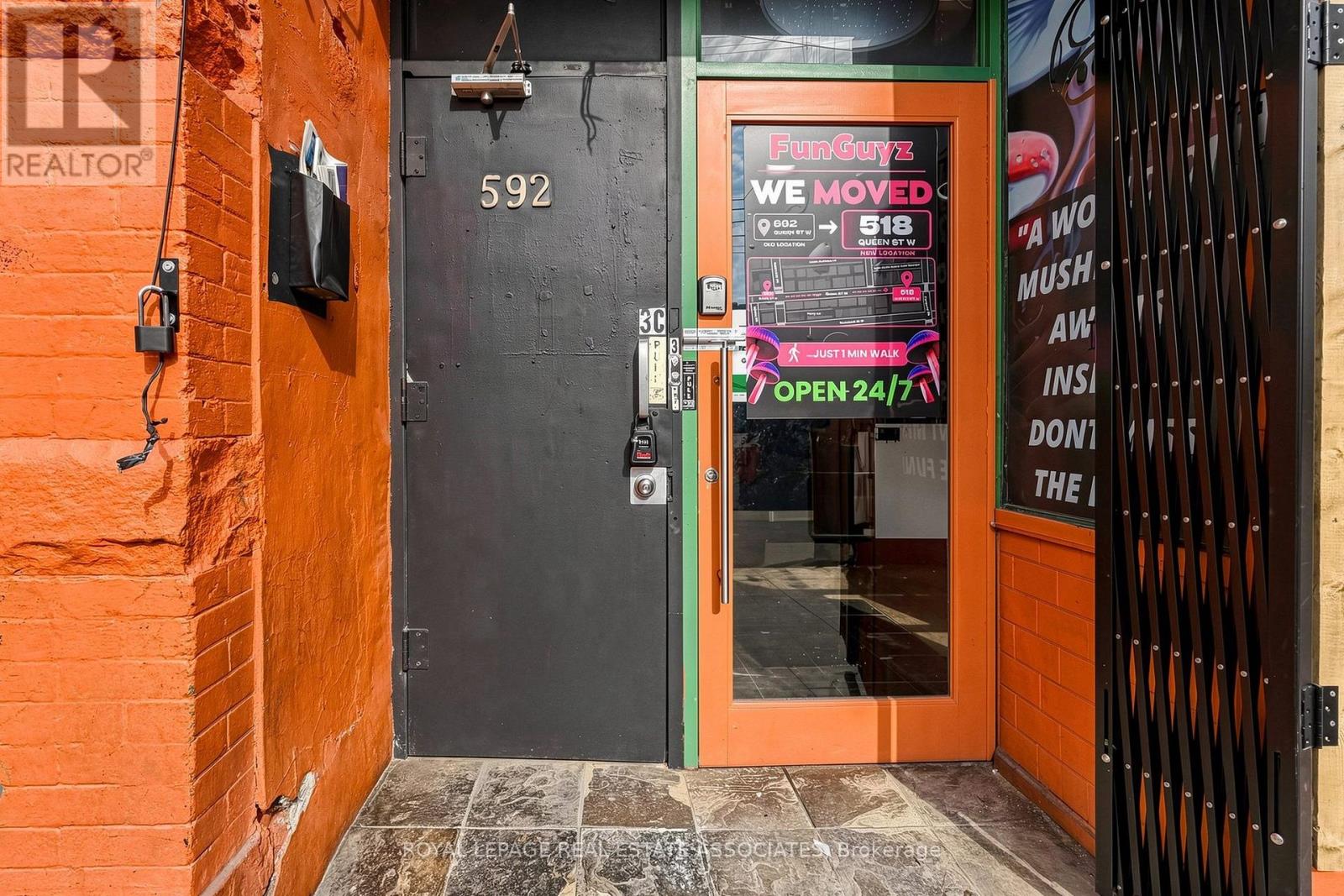 STOREFRONT - 592 QUEEN STREET W, Toronto (Trinity-Bellwoods) — photo 7
