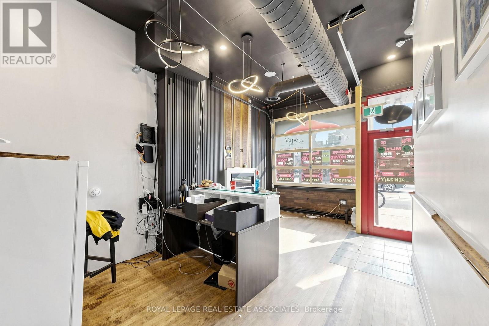 STOREFRONT - 592 QUEEN STREET W, Toronto (Trinity-Bellwoods) — photo 8