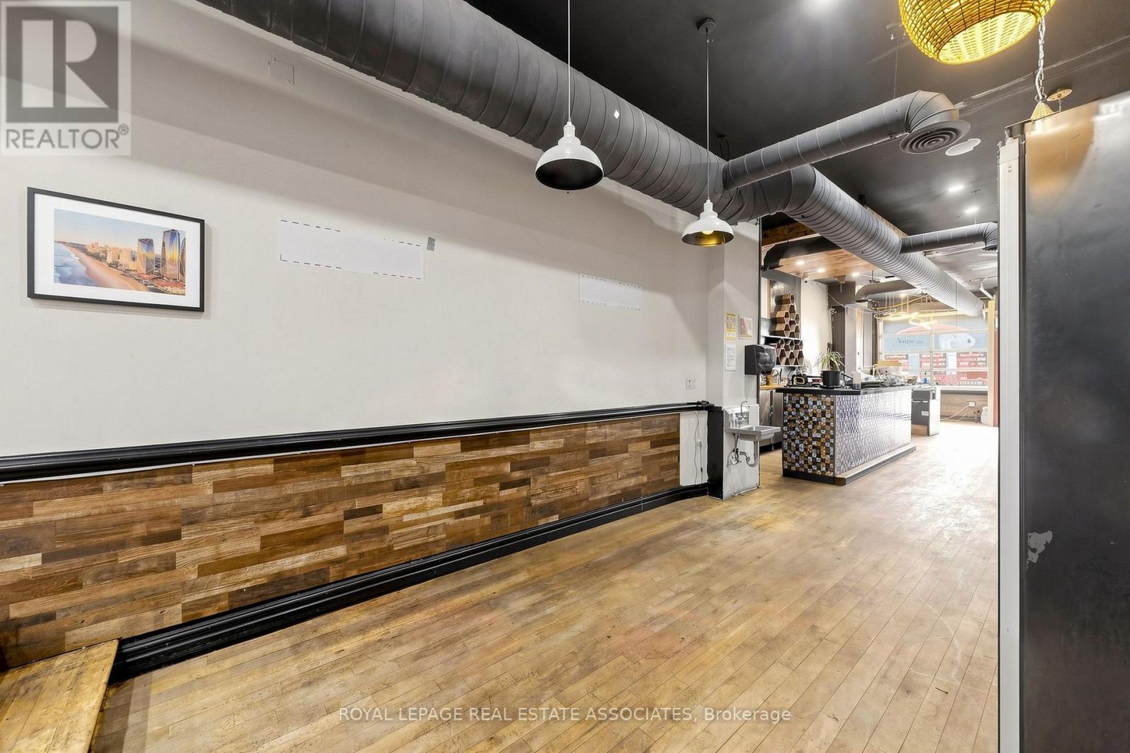 592 Queen Street West — photo 18