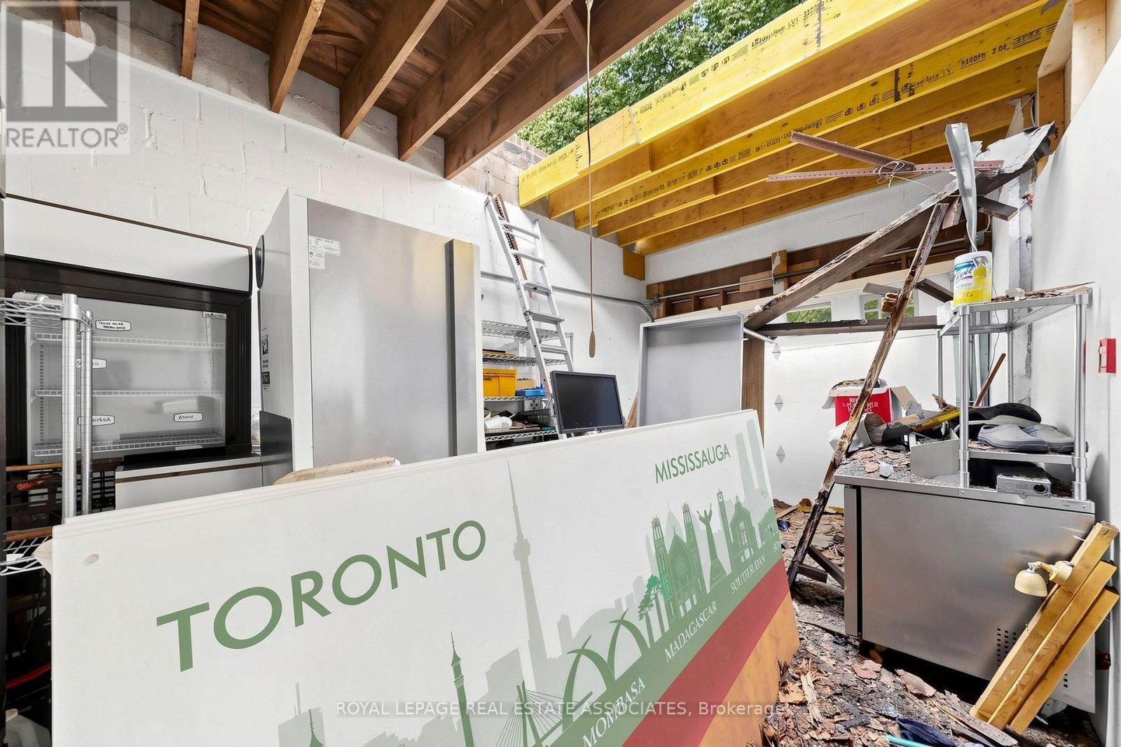 592 Queen Street West — photo 29