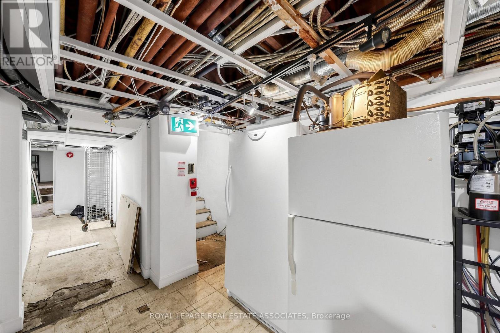 592 Queen Street West — photo 32