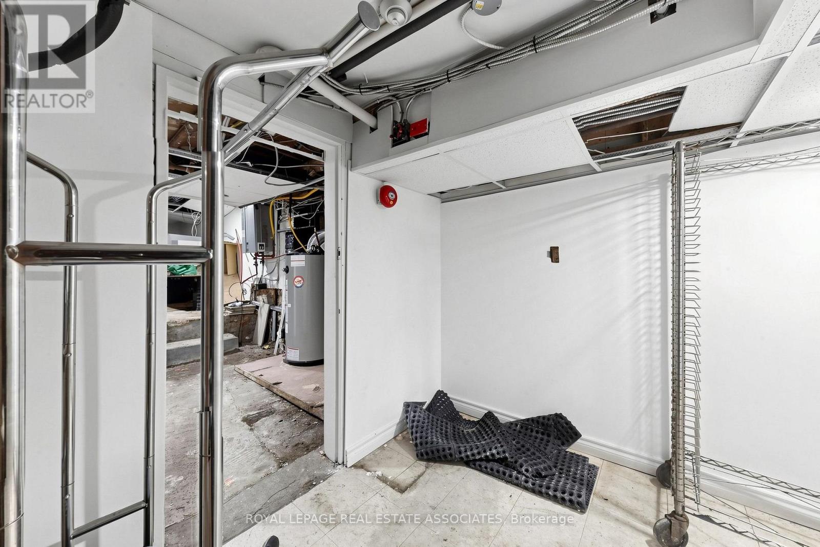 592 Queen Street West — photo 33