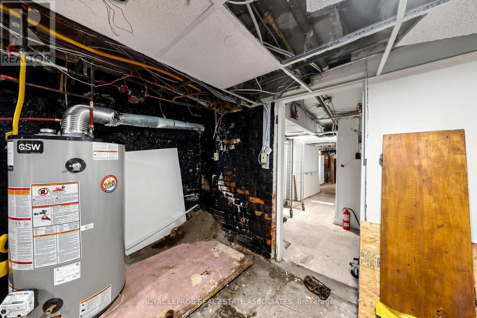 592 Queen Street West — photo 36