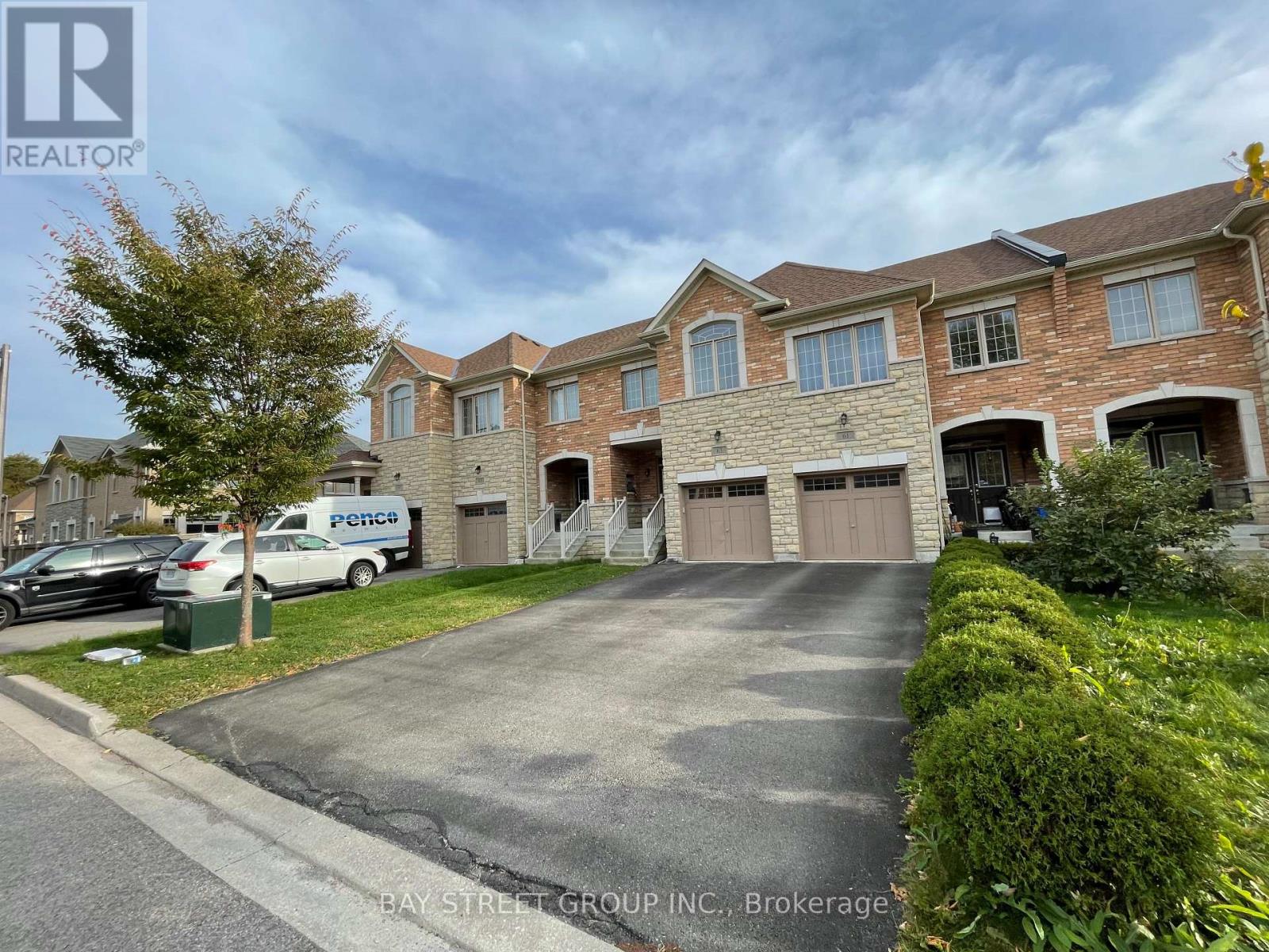 63 Port Arthur Crescent, Richmond Hill, ON photo 2