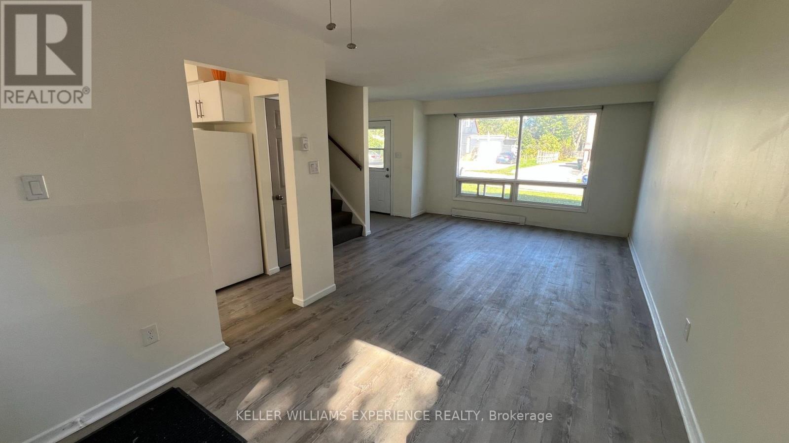 196 OWEN STREET, Barrie (Wellington) — photo 5