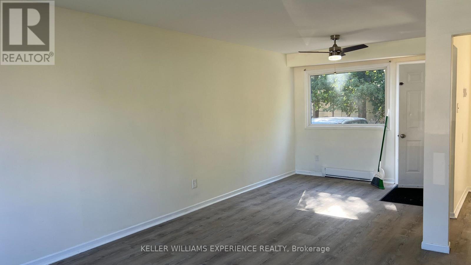 196 OWEN STREET, Barrie (Wellington) — photo 6