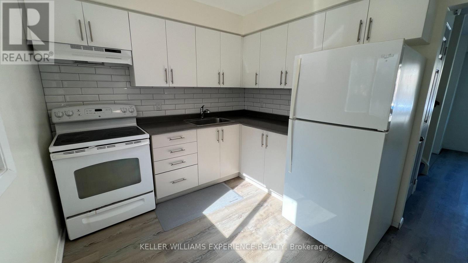 196 OWEN STREET, Barrie (Wellington) — photo 8