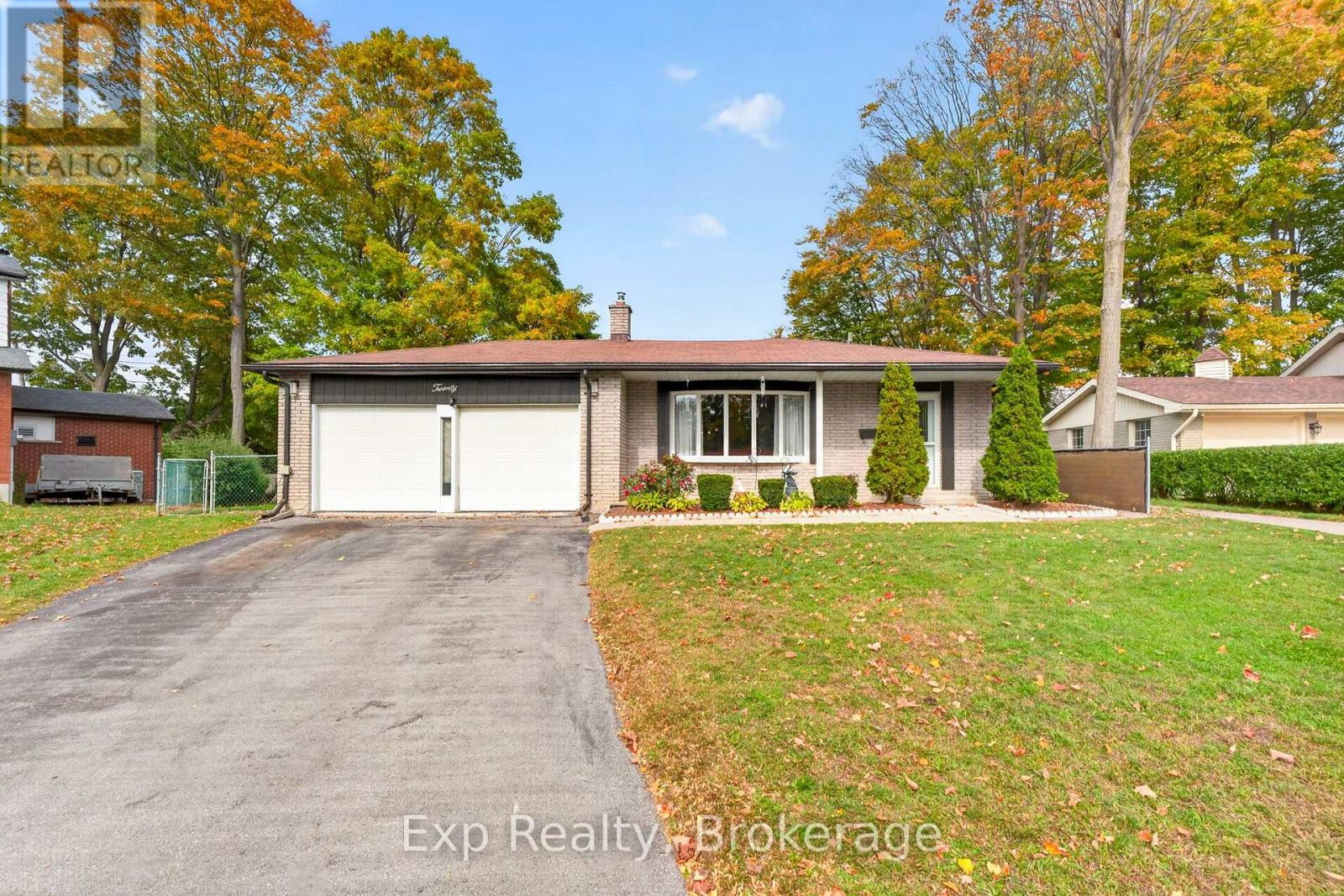20 Westmount Court, Quinte West, ON photo 1