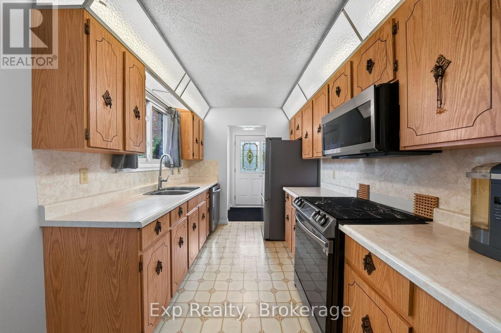 20 WESTMOUNT COURT - 11