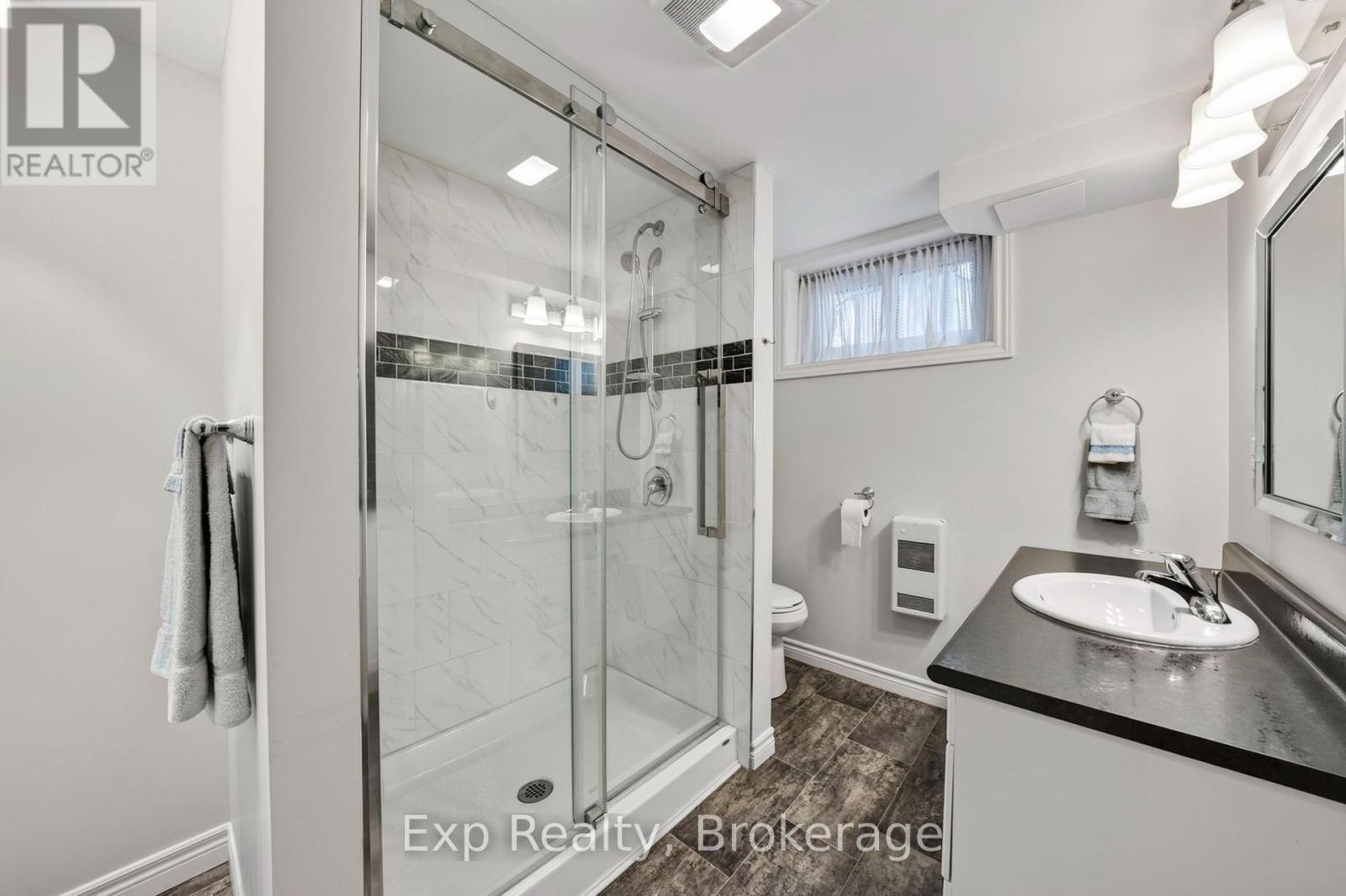 20 WESTMOUNT COURT - 23