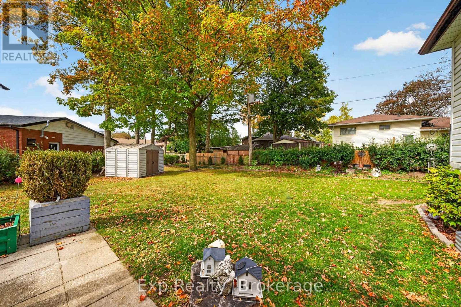 20 WESTMOUNT COURT - 27