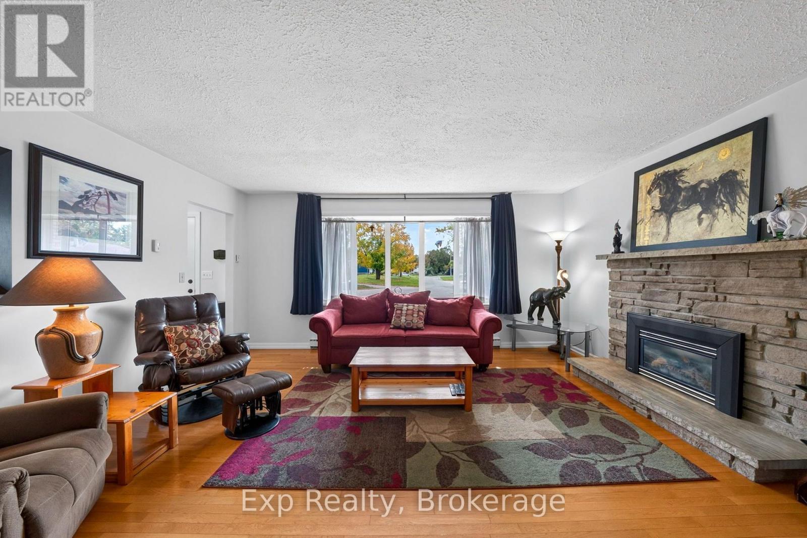 20 Westmount Court, Quinte West, ON photo 3