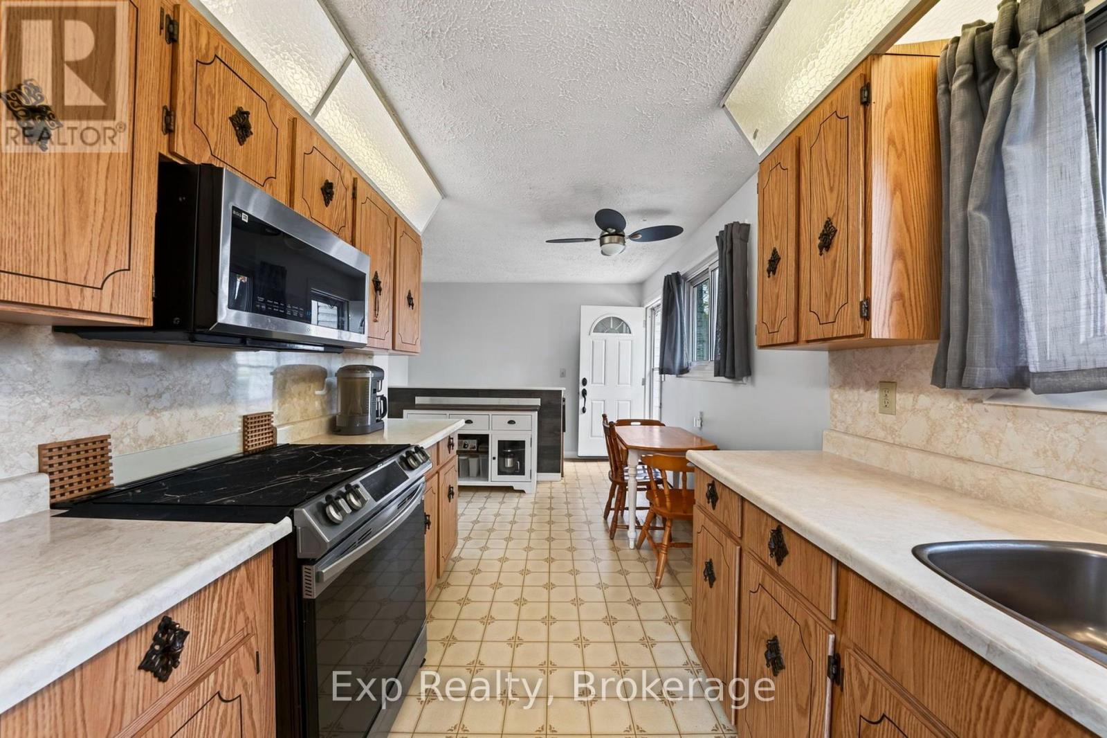 20 Westmount Court, Quinte West, ON photo 4