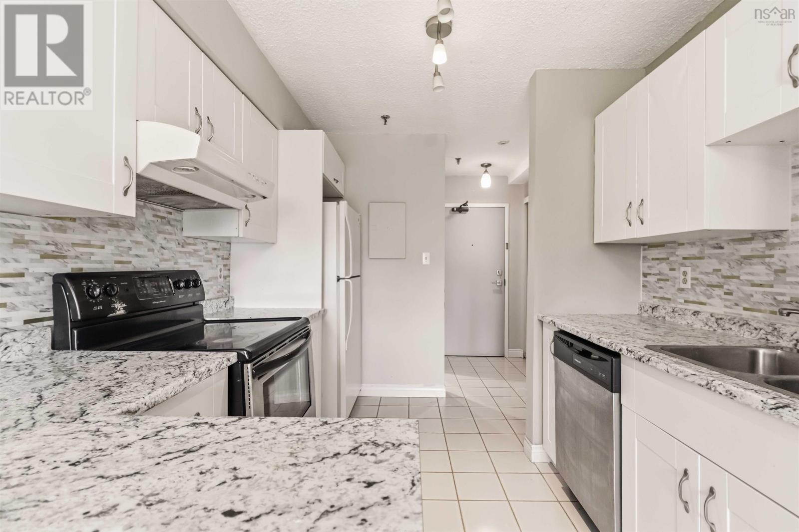 #303 15 Knightsridge Drive - 17