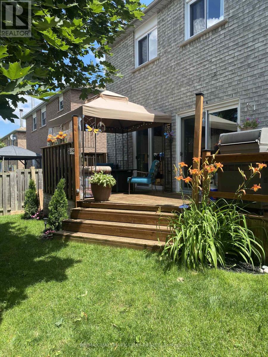 61 Carruthers Crescent, Barrie, ON photo 4