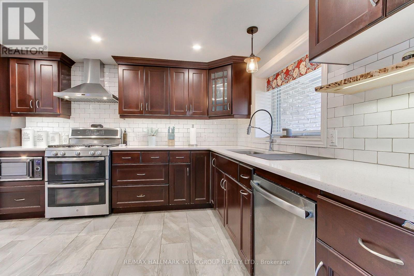 137 CHURCHILL ROAD S - Image 11
