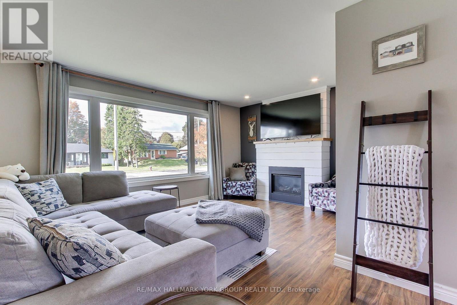 137 CHURCHILL ROAD S - Image 20