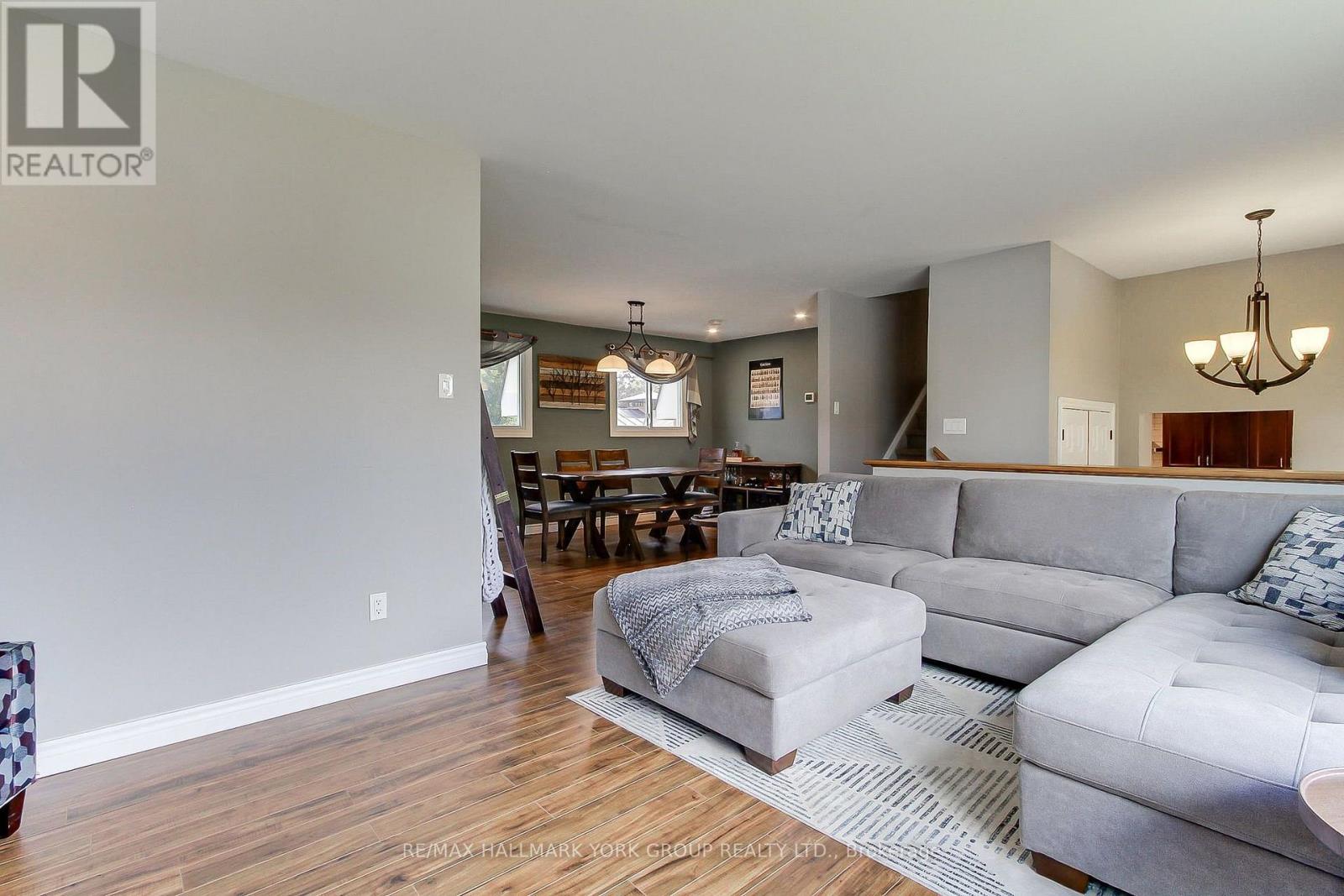 137 CHURCHILL ROAD S - Image 24