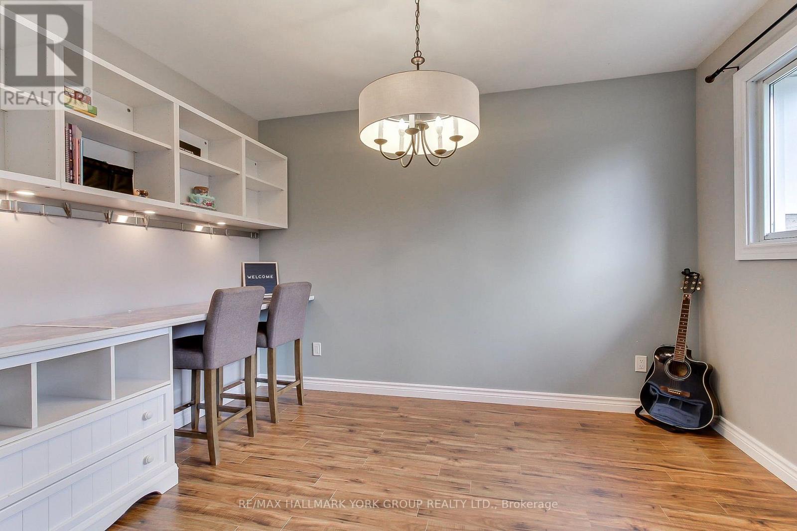137 CHURCHILL ROAD S - Image 25