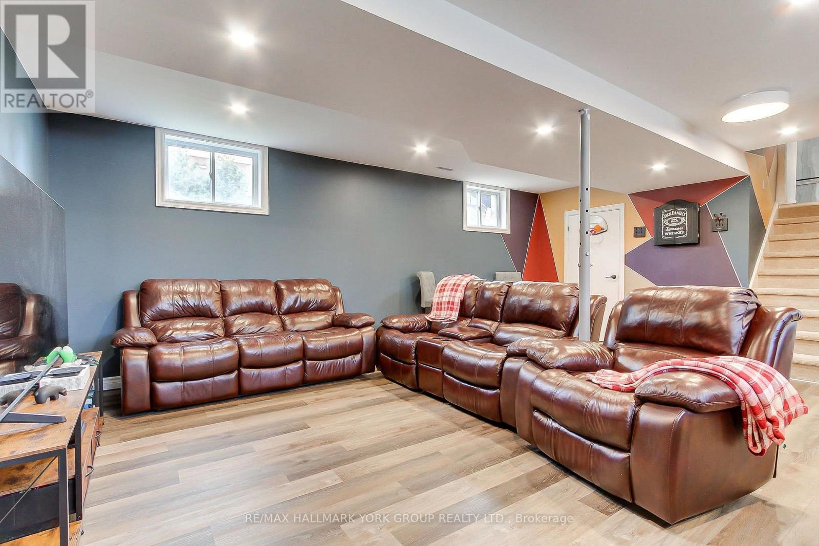 137 CHURCHILL ROAD S - Image 40