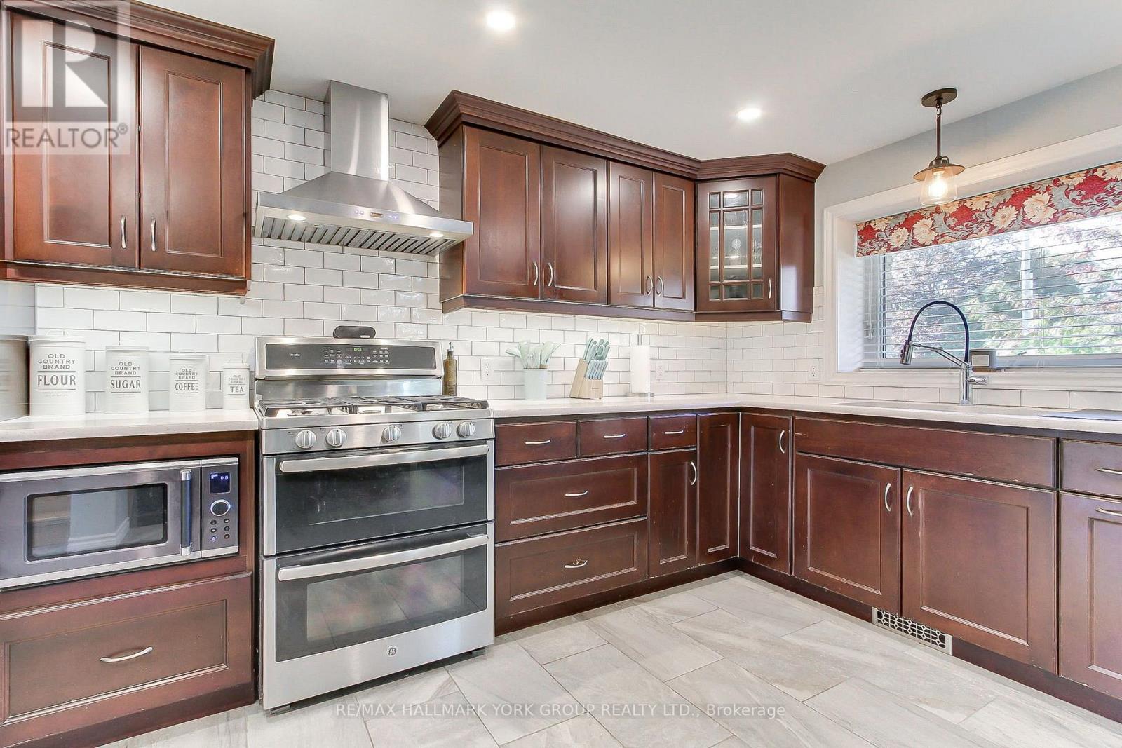 137 CHURCHILL ROAD S - Image 9