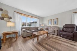 89 Goldthorpe Crescent, Winnipeg, MB R2N3E5 Photo 16
