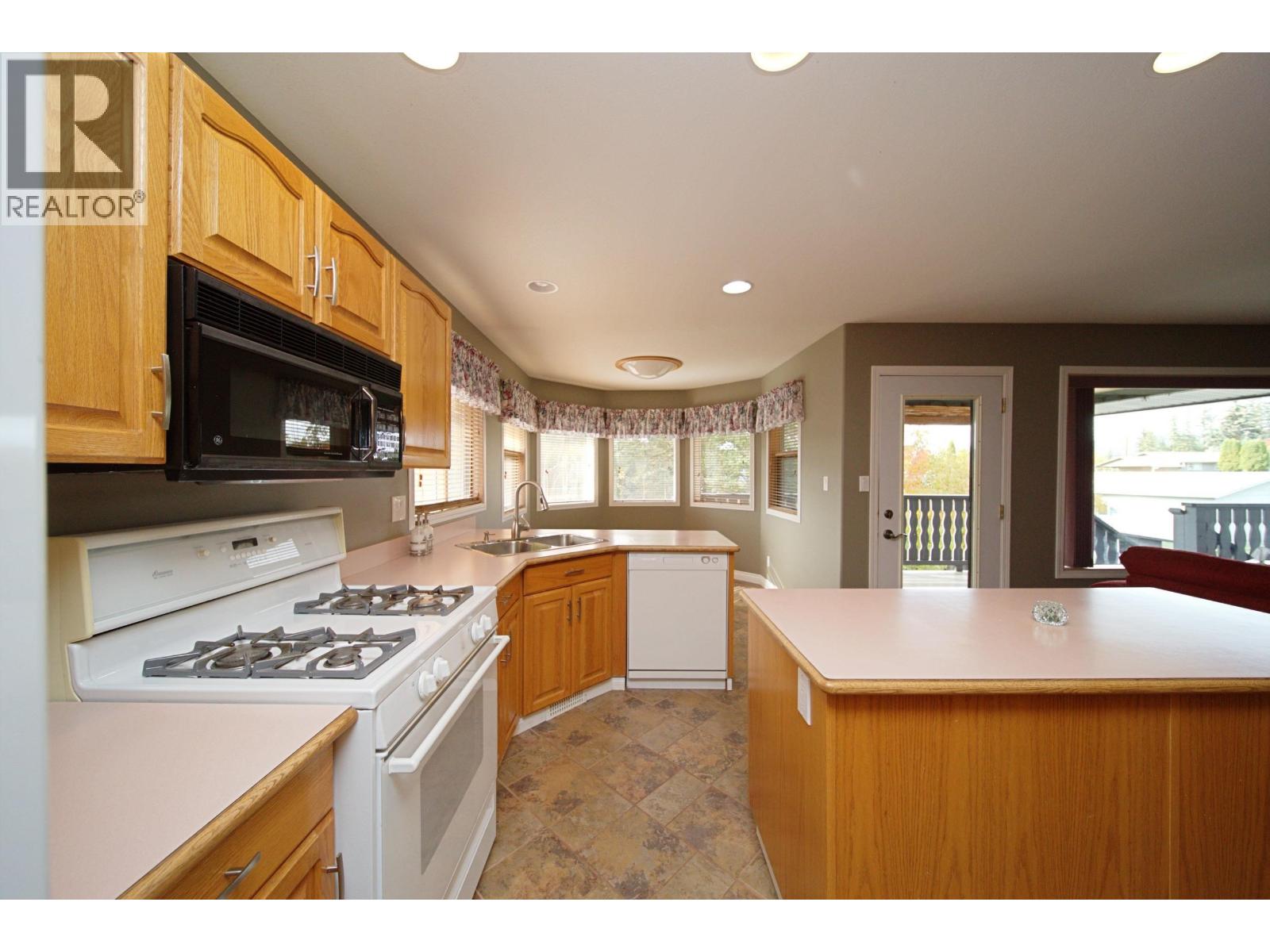 599 PEARKES DRIVE - 13