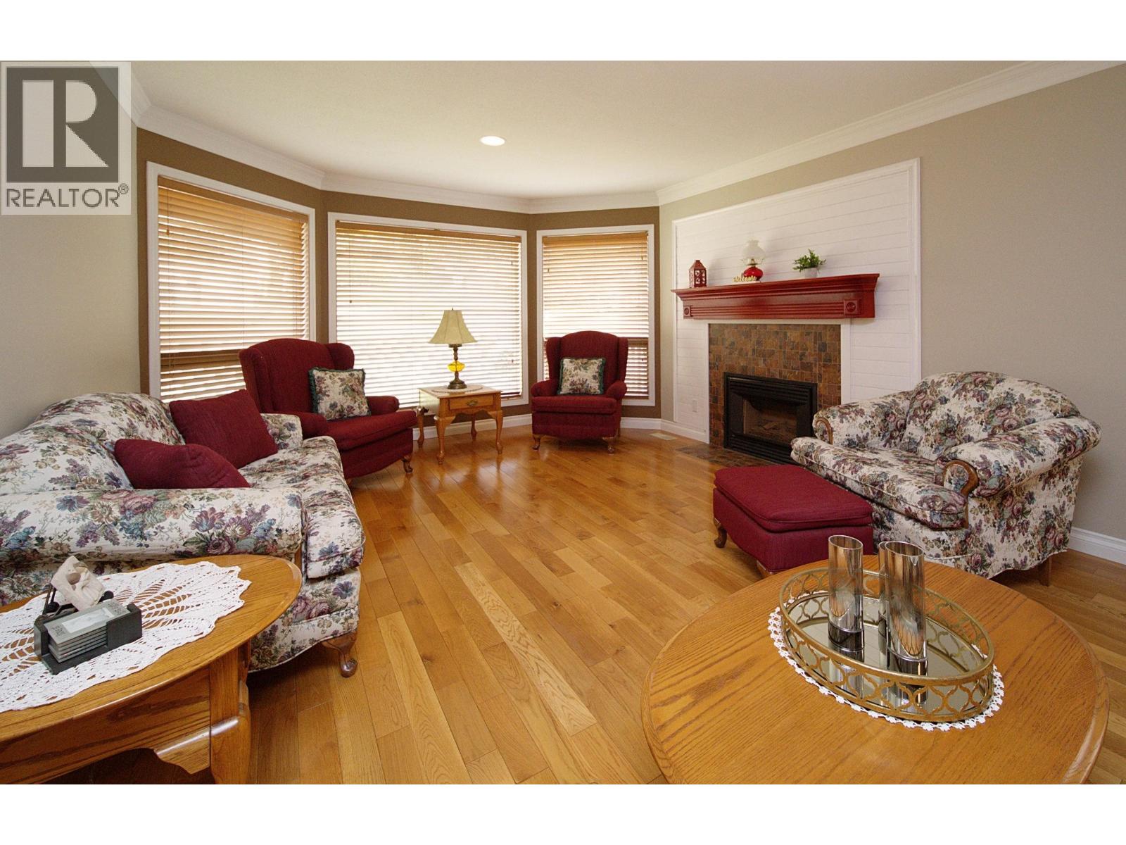 599 PEARKES DRIVE - 5