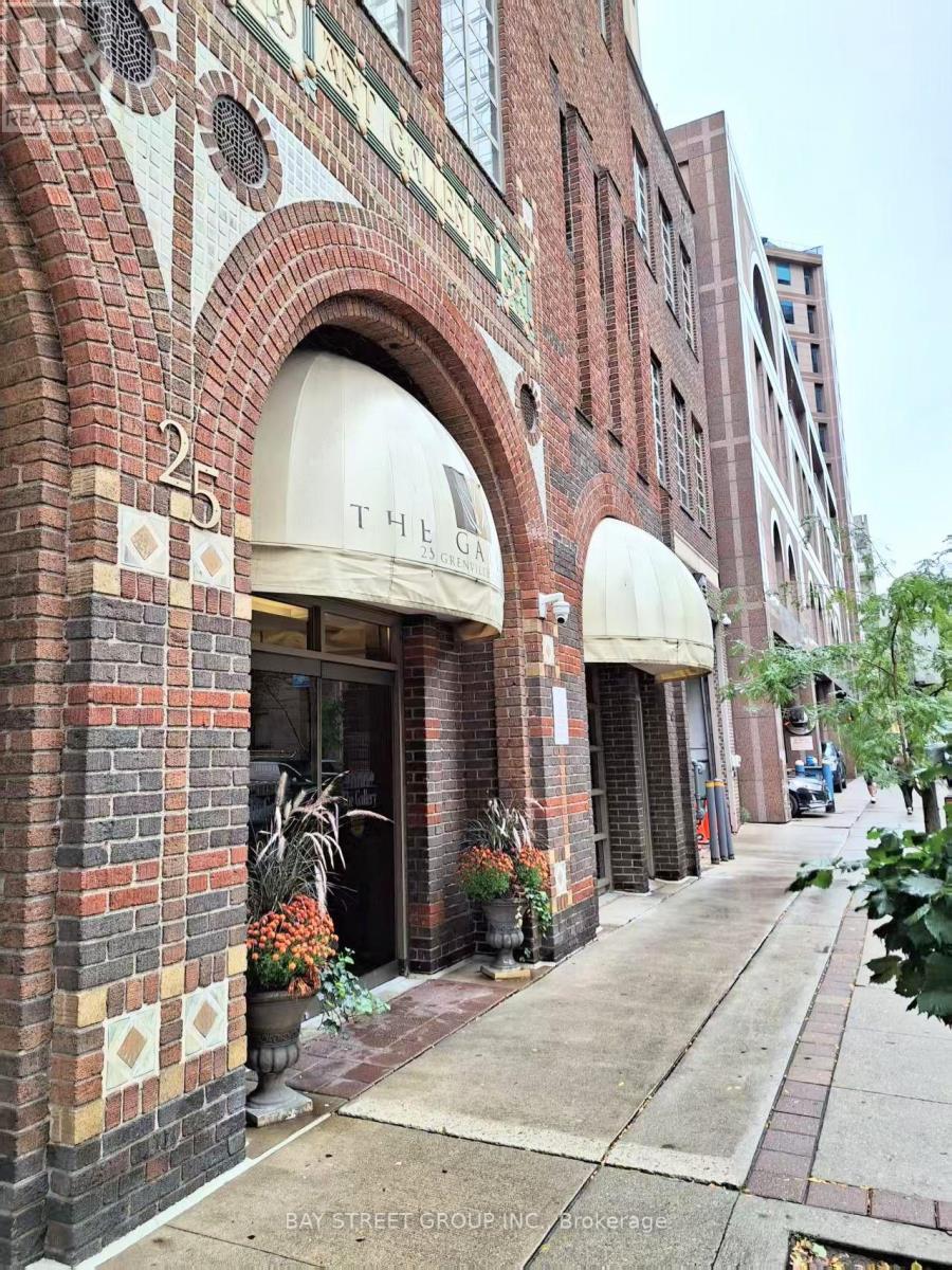 25 GRENVILLE STREET, Toronto (Bay Street Corridor) — photo 3