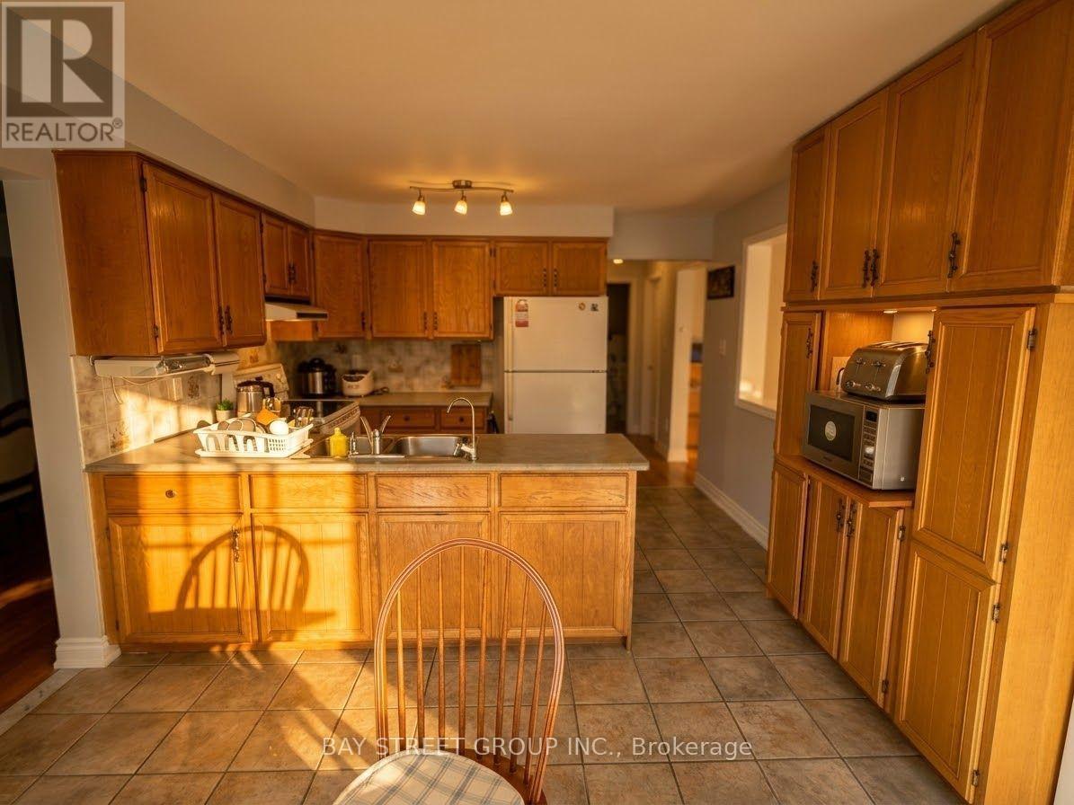 37 GARNISH GREEN GROVE, Markham (Markham Village) — photo 2