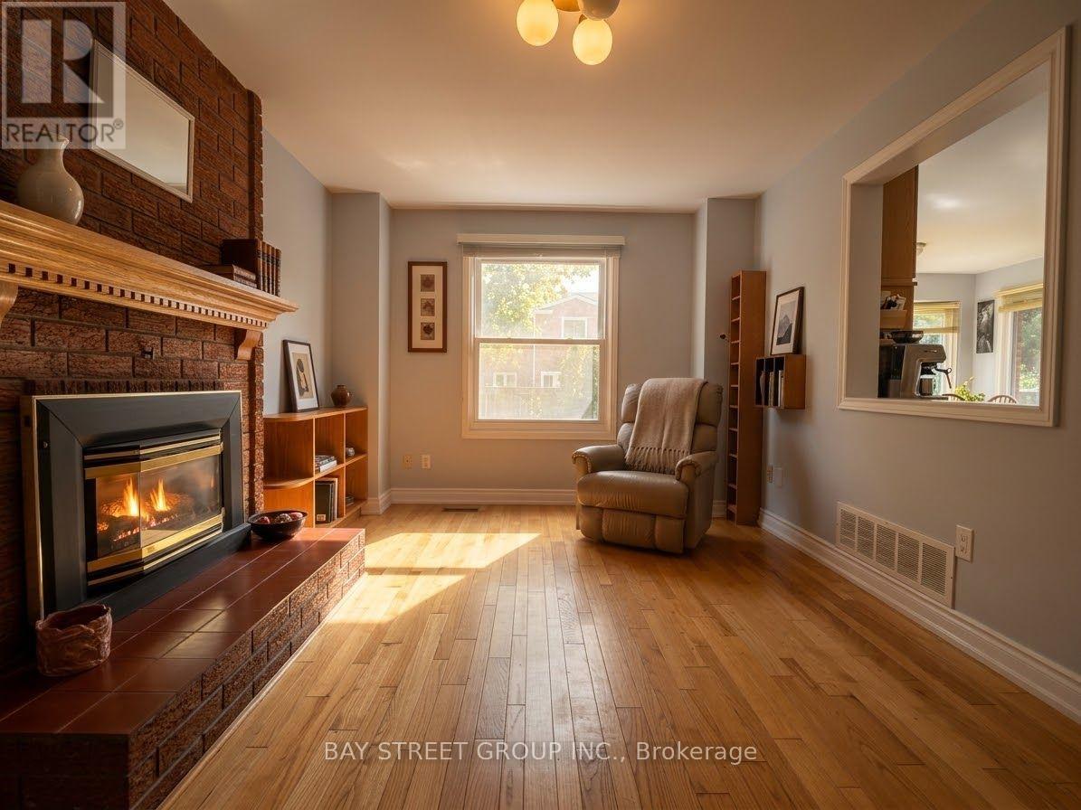 37 GARNISH GREEN GROVE, Markham (Markham Village) — photo 4