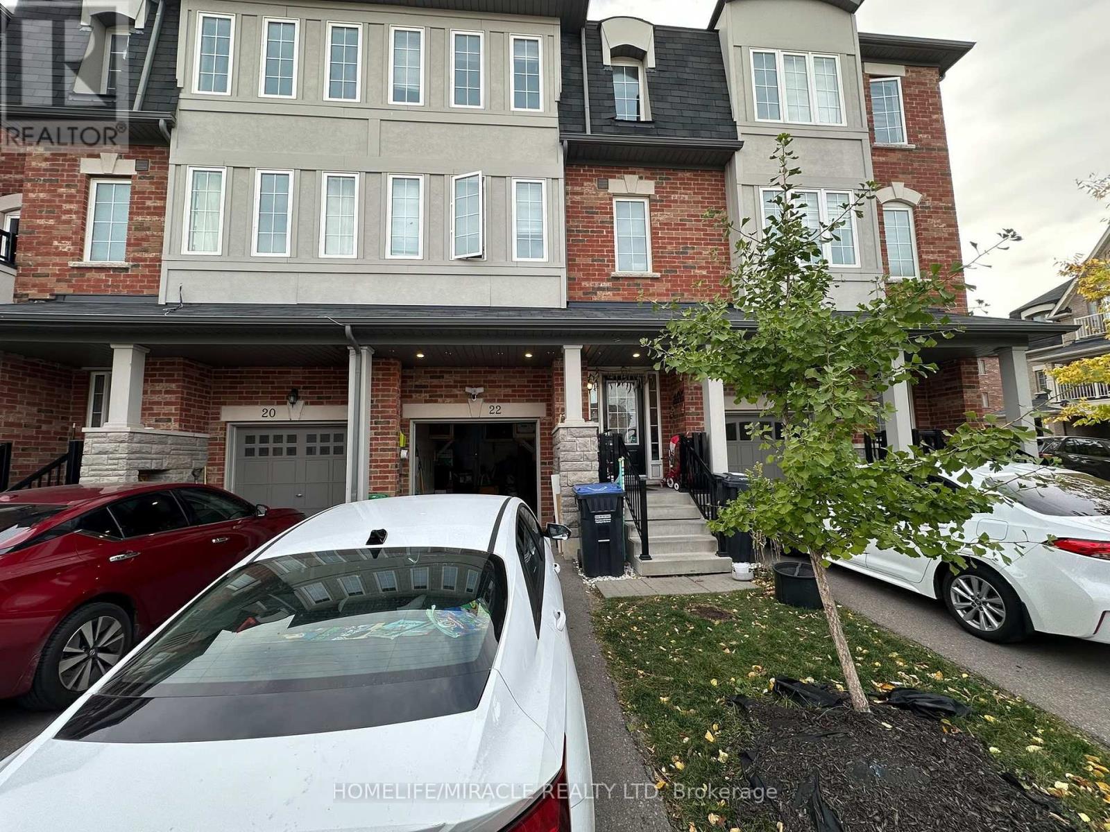 22 HOBART GARDENS, Brampton (Heart Lake East)