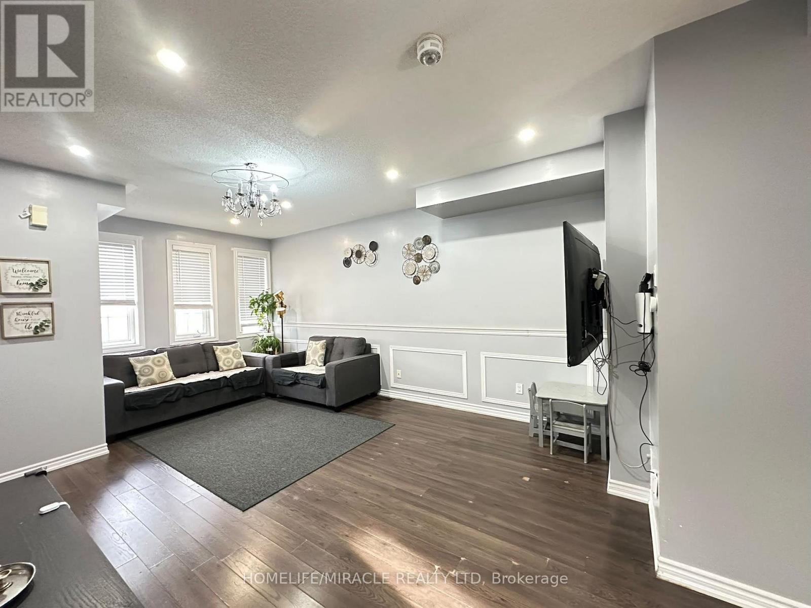 22 HOBART GARDENS, Brampton (Heart Lake East) — photo 6