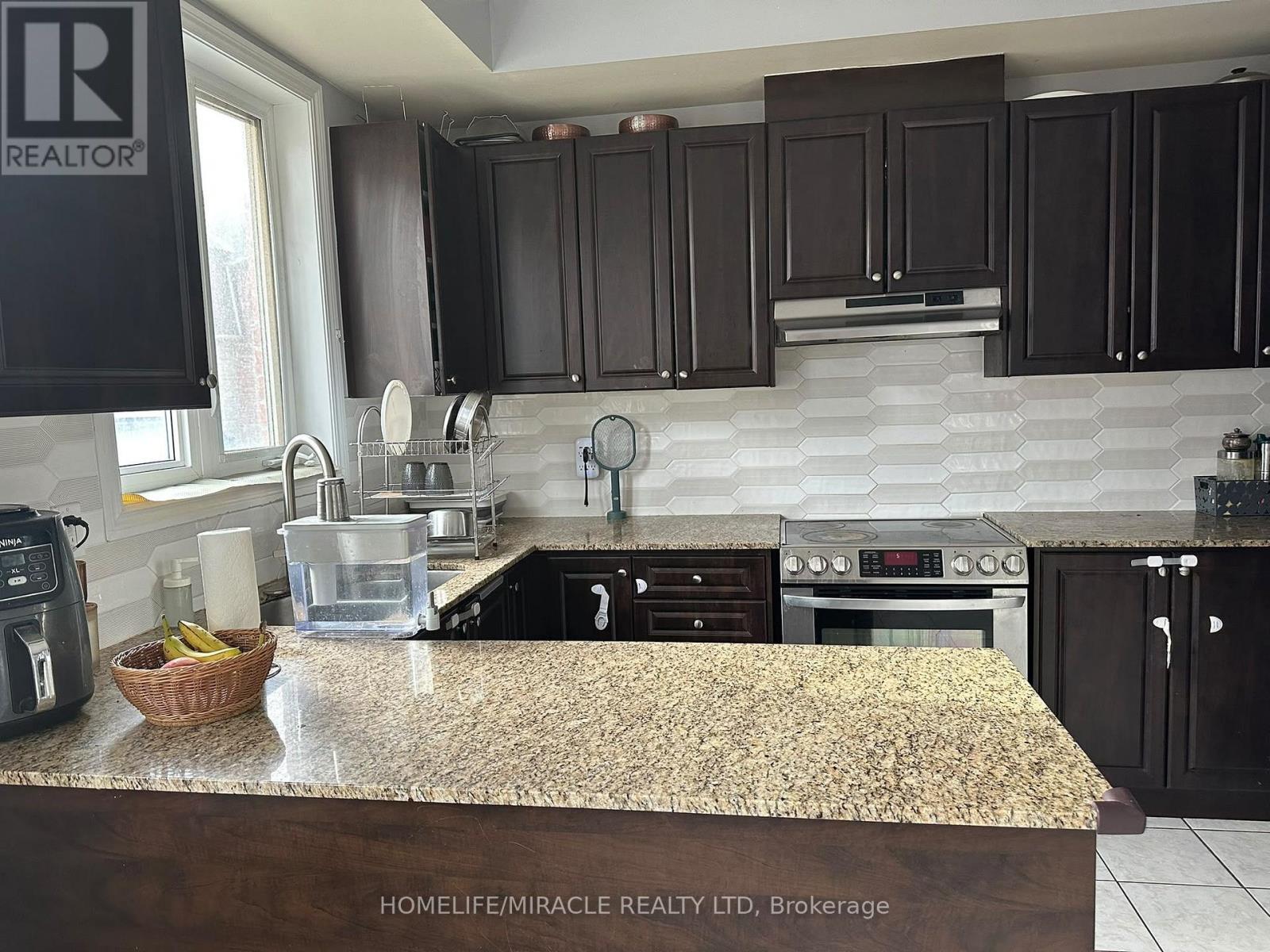 22 HOBART GARDENS, Brampton (Heart Lake East) — photo 9