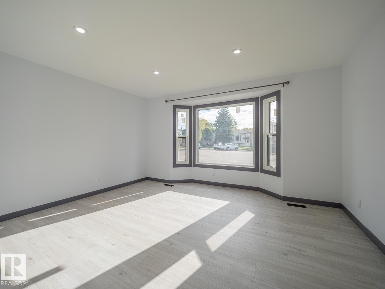 7328 183b ST NW - Image 9