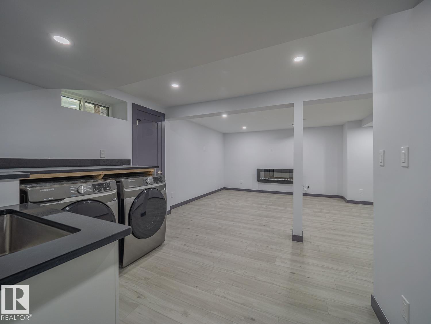 7328 183b ST NW - Image 30