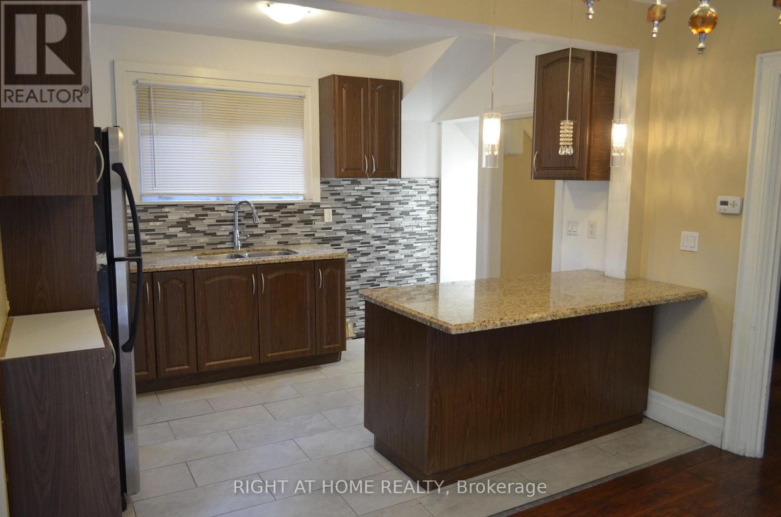 188 Adelaide Avenue East, Oshawa, ON photo 9