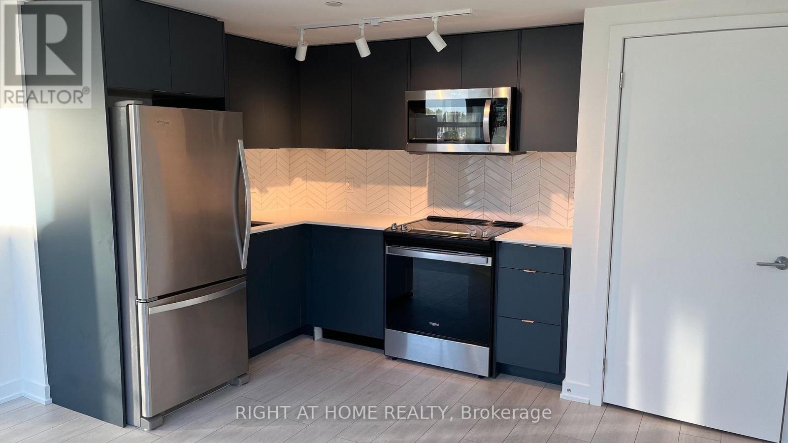425- 1612 Charles Street, Whitby, ON photo 8