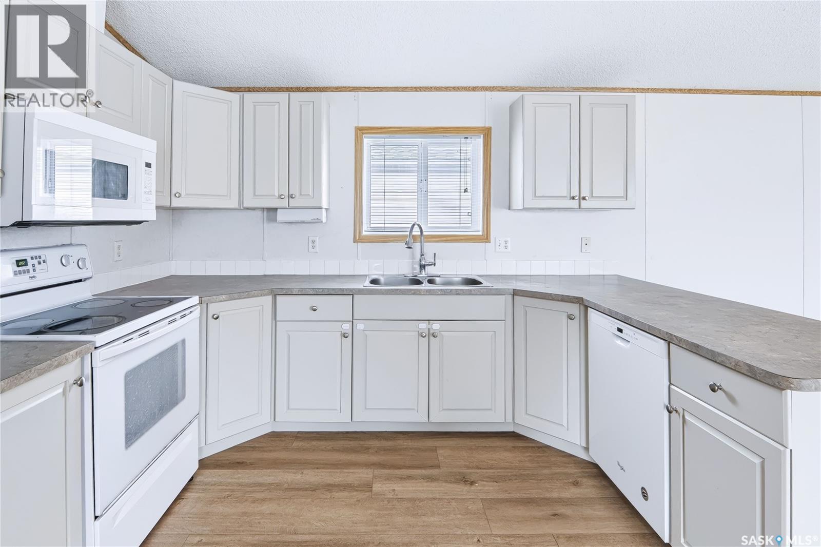 119 Railway AVENUE - 11