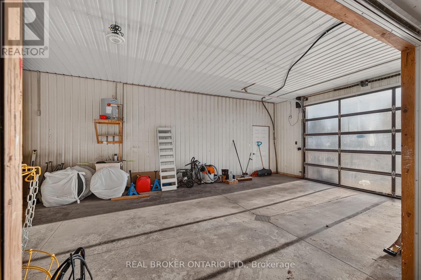 9161 Wellington Road 5 — photo 45