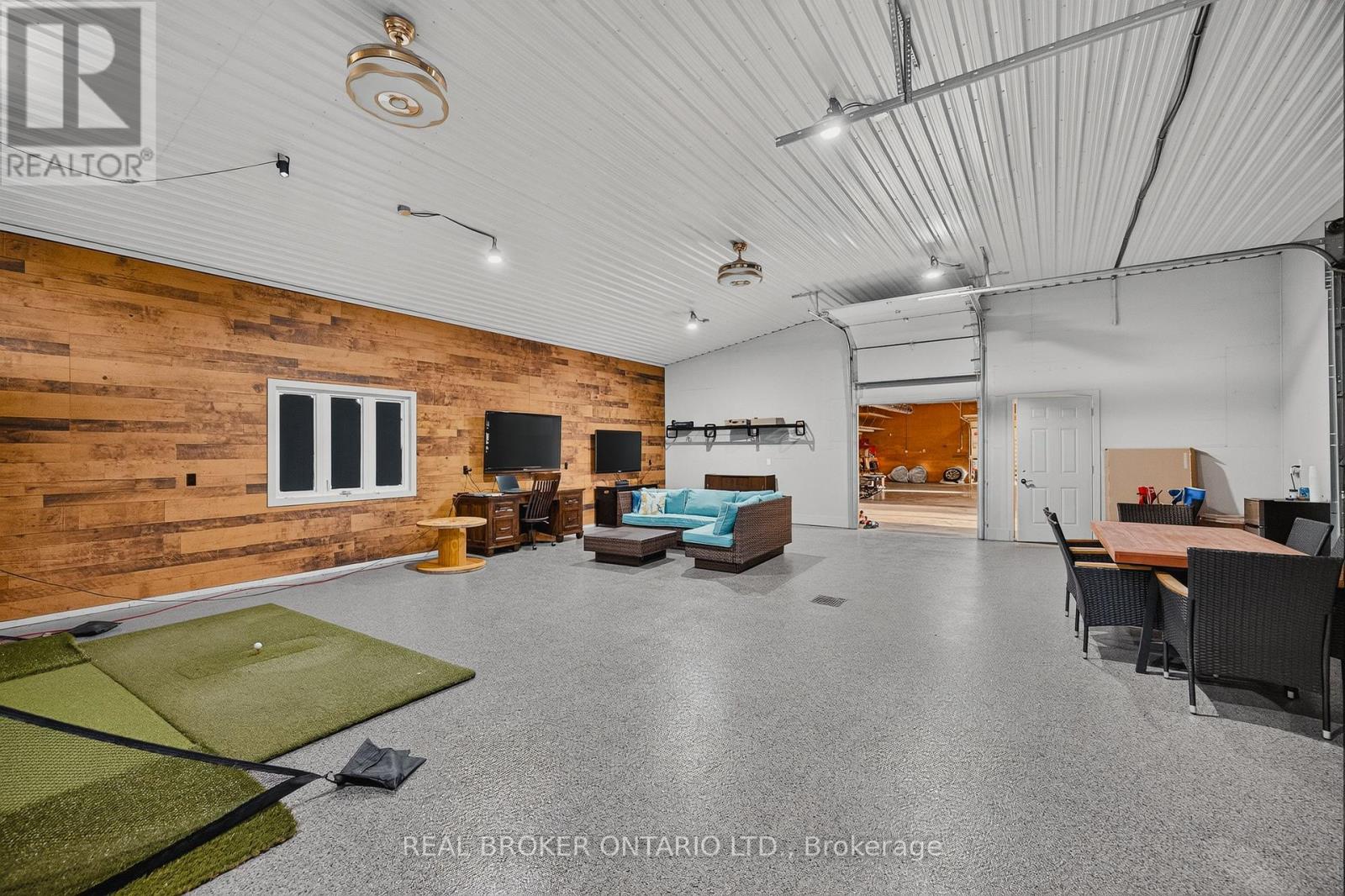 9161 Wellington Road 5 — photo 47