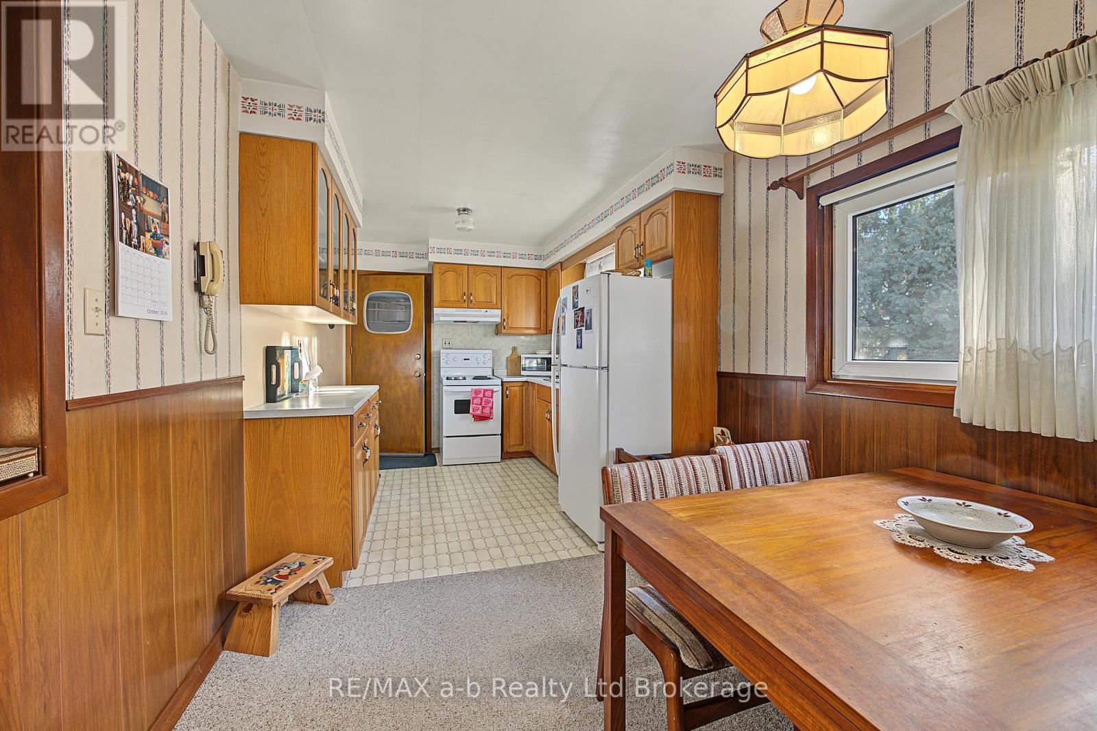20 PINECREST AVENUE - 10