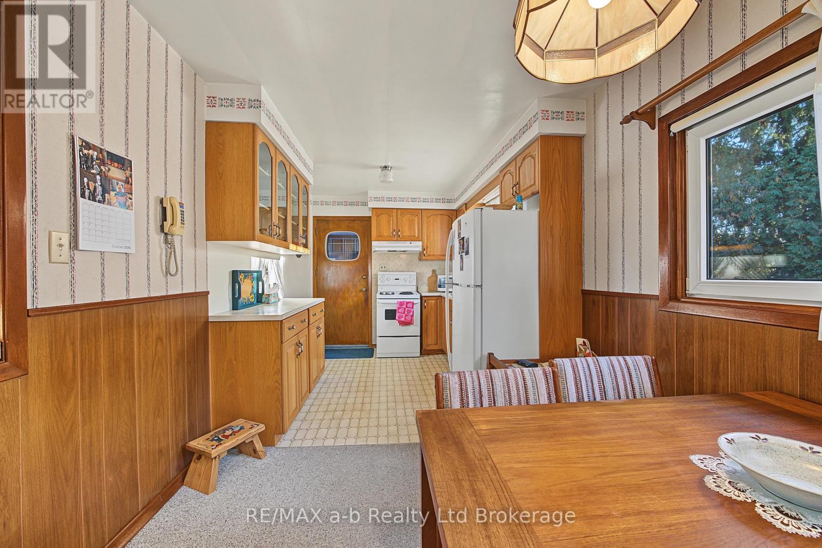 20 PINECREST AVENUE - 13