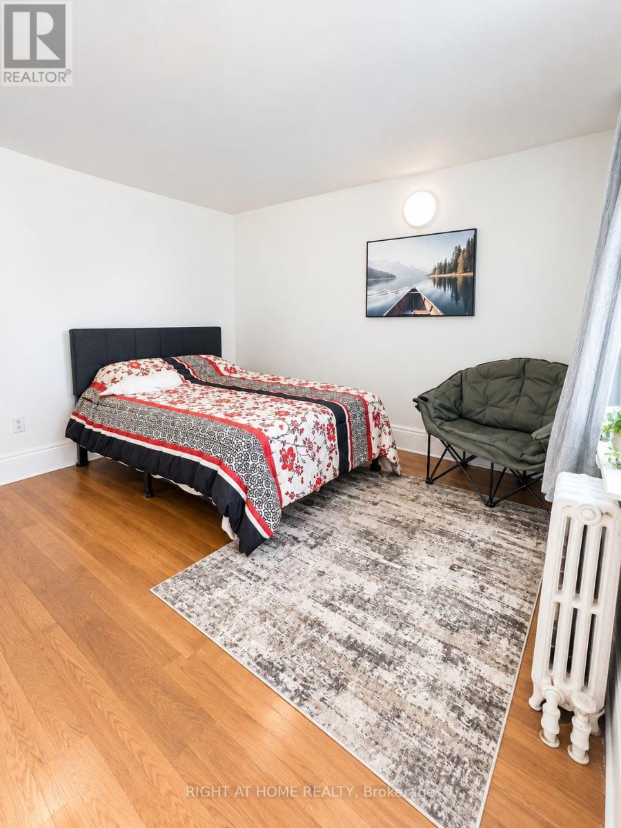 MAIN FLOOR - 10 BORDEN STREET, Toronto (University) — photo 2