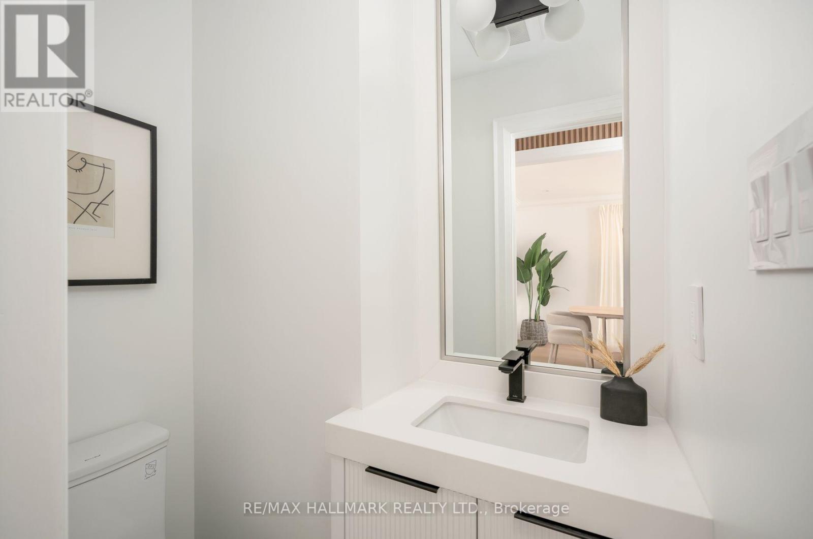 226 Mortimer Avenue, Toronto, ON photo 13