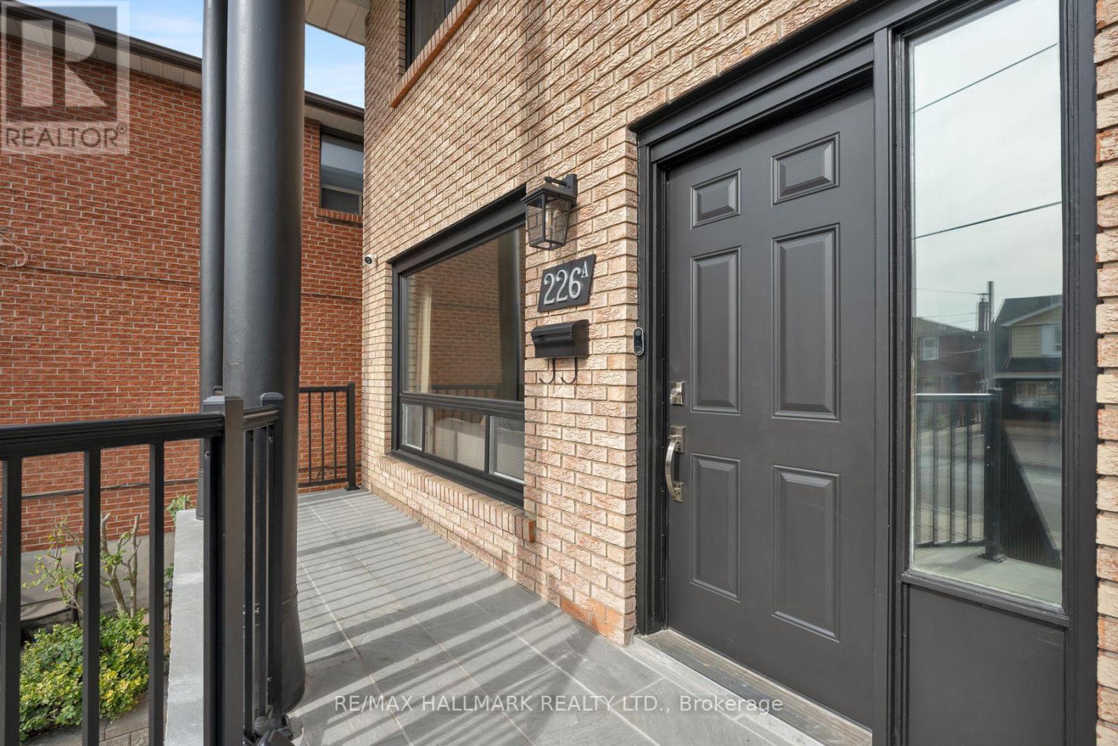 226 Mortimer Avenue, Toronto, ON photo 2