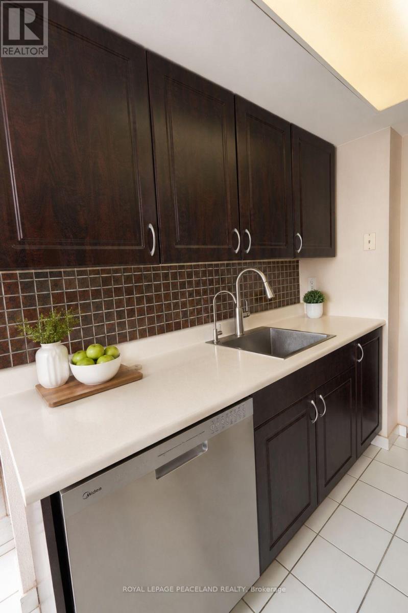 1909- 80 Alton Towers Circle, Toronto, ON photo 5